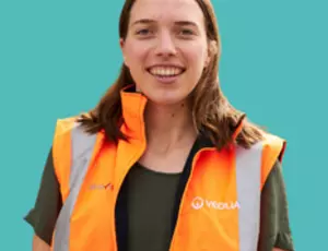 Graduate_Headshots_300x300_Louise Witherow.png 