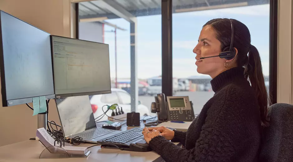 Veolia customer service representative using SAP